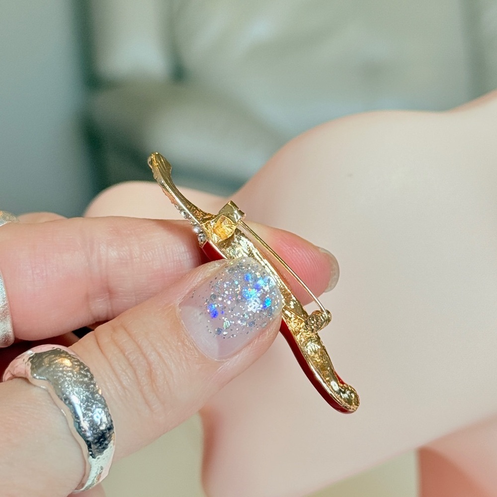 ⚜️ Elegant Gold and Red Enamel Brooch 🌶️ - Picture 10 of 10